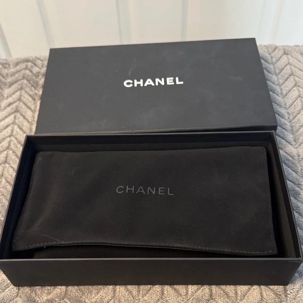 CHANEL Chevron Black Leather Wallet with Gold Accent
